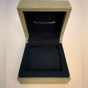 Van Cleef & Arpels Authentic Genuine Green Suede empty Jewelry Box Case VCA